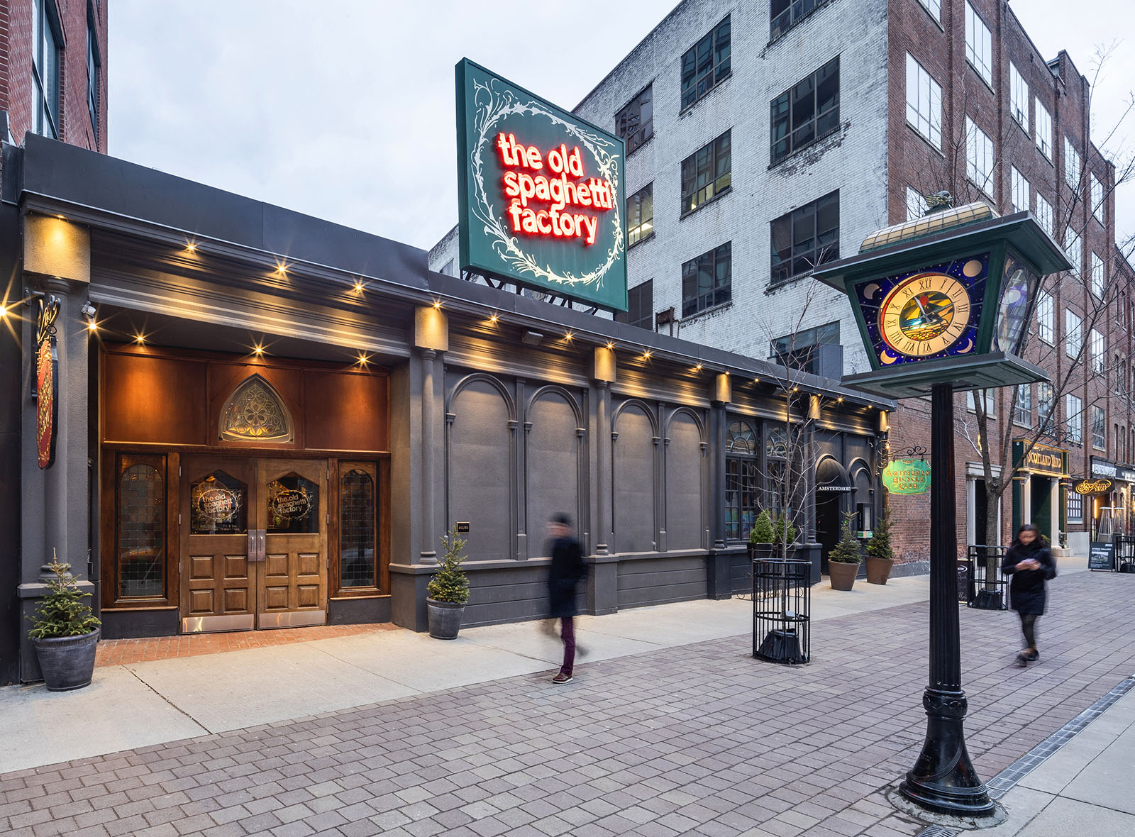 A large building for a restaurant.