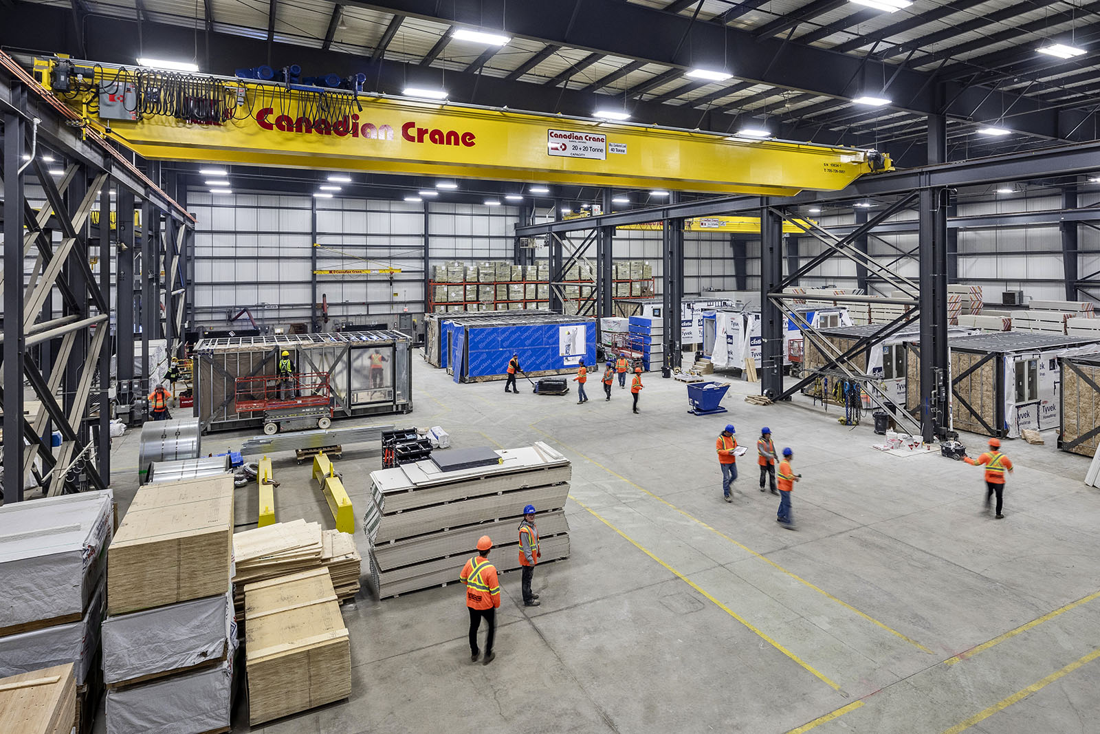 Forty tonnes overhead, a full floor in motion, and not a moment wasted.